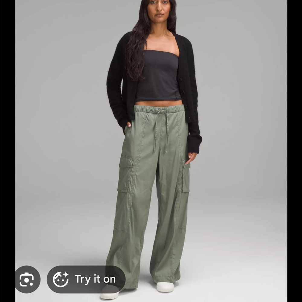 Lululemon Lightweight Adjustable Mid-Rise Cargo Pant in green
